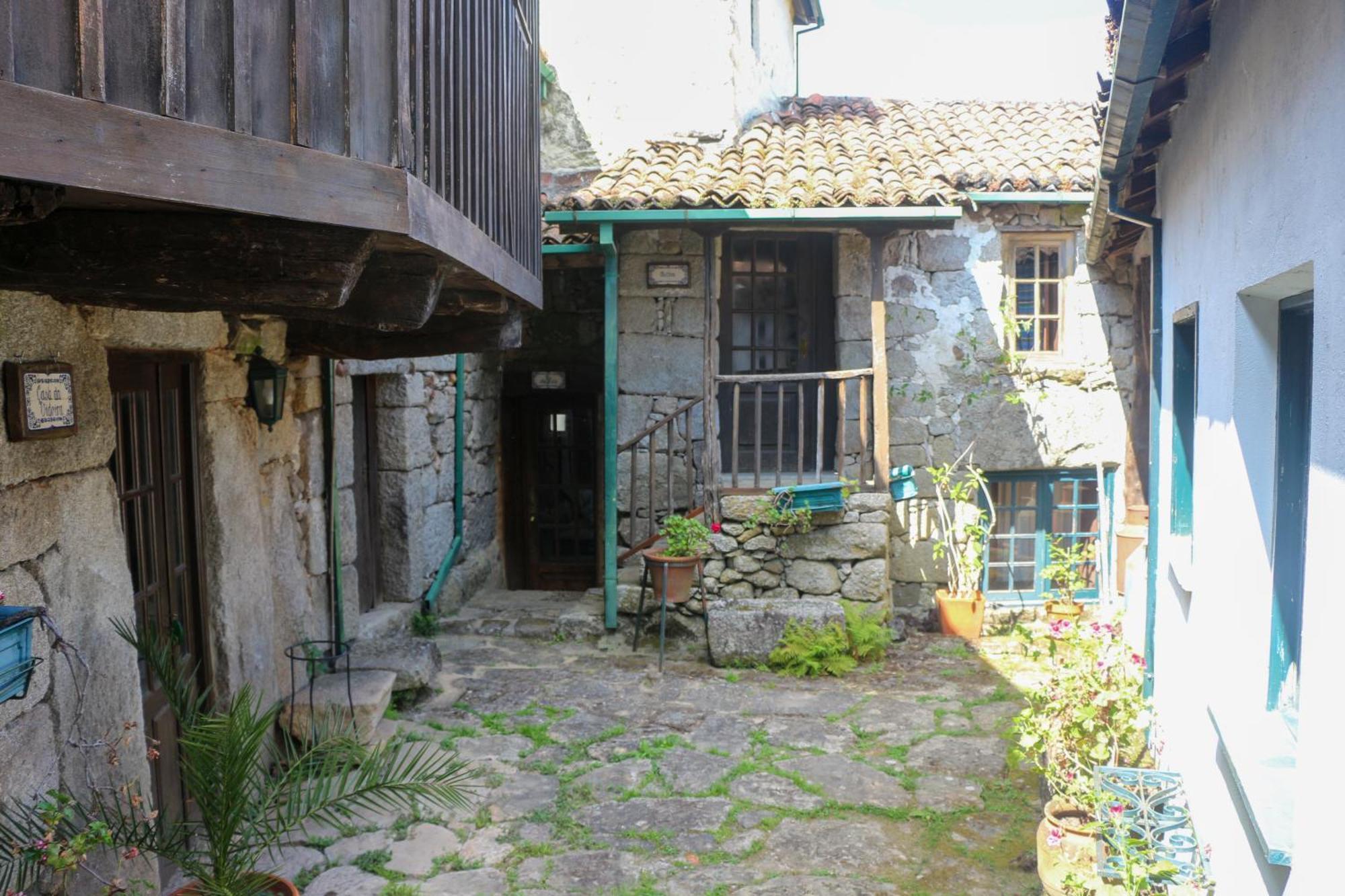 Casa Campo Das Bizarras Castro Daire Exterior photo